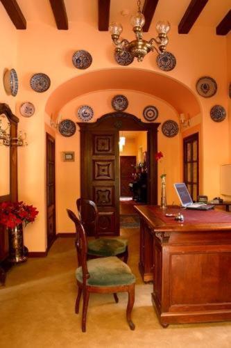 Hotel Torre Marti Sant Julia de Vilatorta Экстерьер фото